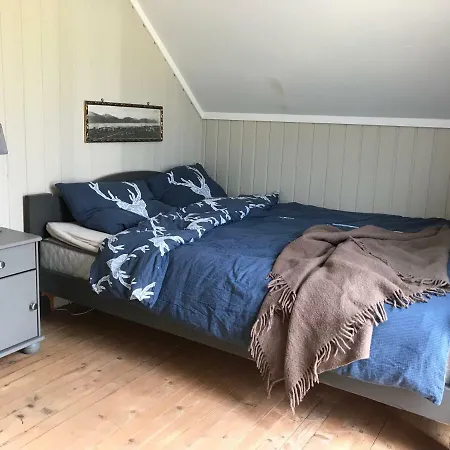 بيت للعطل 160 Year Old Log - Sea Views